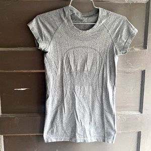 Lululemon swiftly tech womens size 4 t-shirt grey